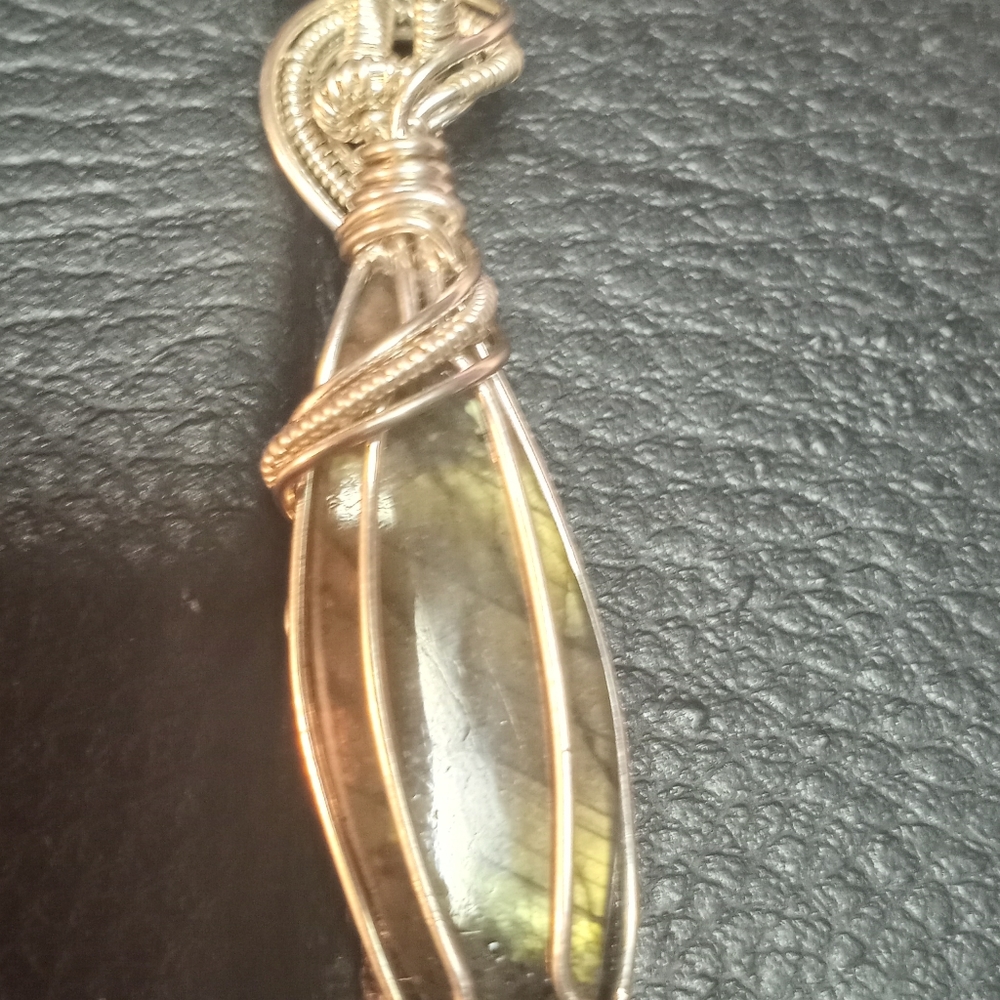 Labradite pendant - Picture 2 of 6